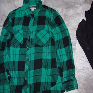 size small womens plaid flannel shirt button up green black